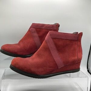Andre Assous Maroon Waterproof Nubuck Leather Back Zip Ankle Bootie EU40 US 9.5